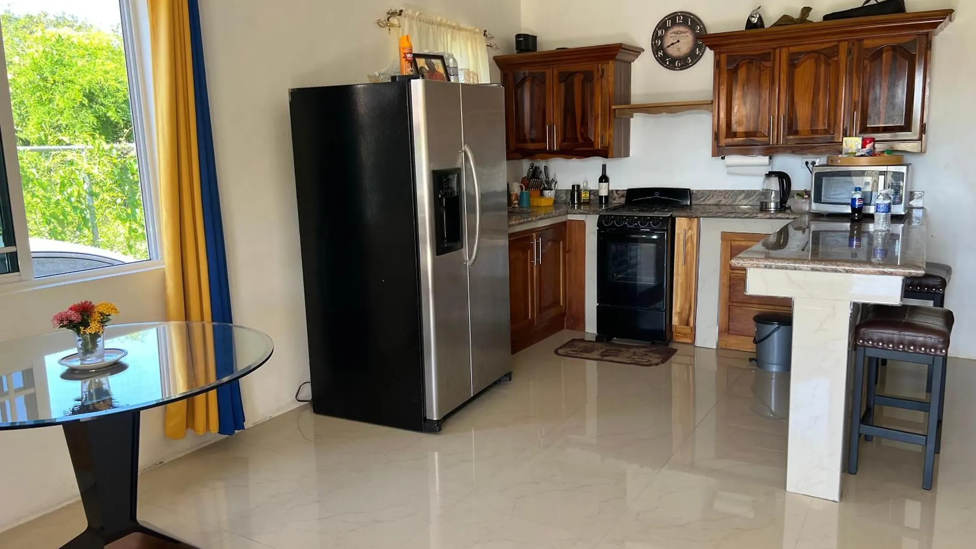 לינה וארוחת בוקר בלאק ריבר Auglo Villa House